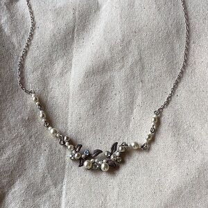 Firefly pearl necklace